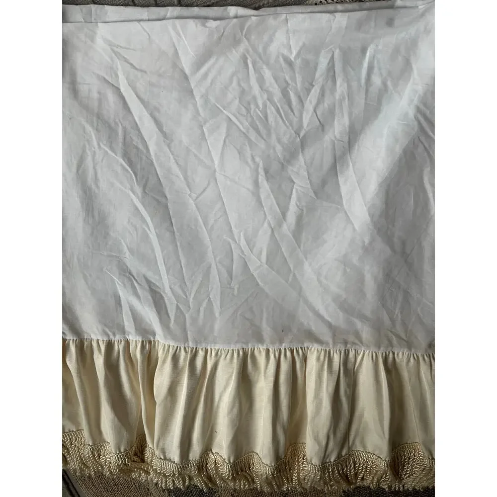 Vintage Bed Skirt fringed cream ivory full sz beautiful